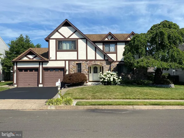 9 Hedgerow Dr, Fairless Hills, PA 19030