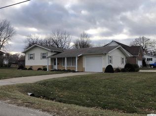 407 Camden Rd, Mt Sterling, IL 62353