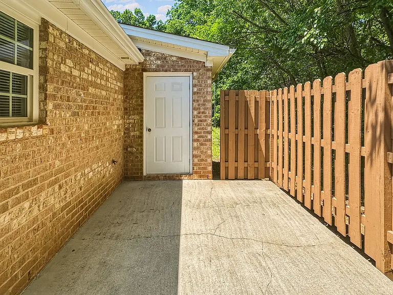 2215 Moran St — Photo 15