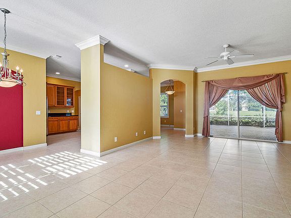 3rd image of 426 NW Canterbury Ct