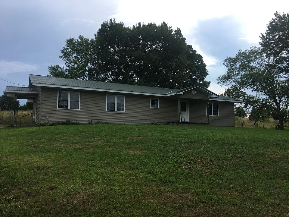 3-4 BR, 1 3/4 BA. Ranch home