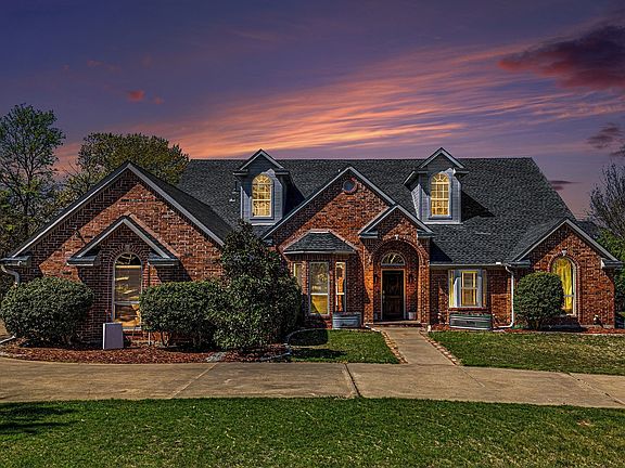 3rd image of 767 Farrar Rd