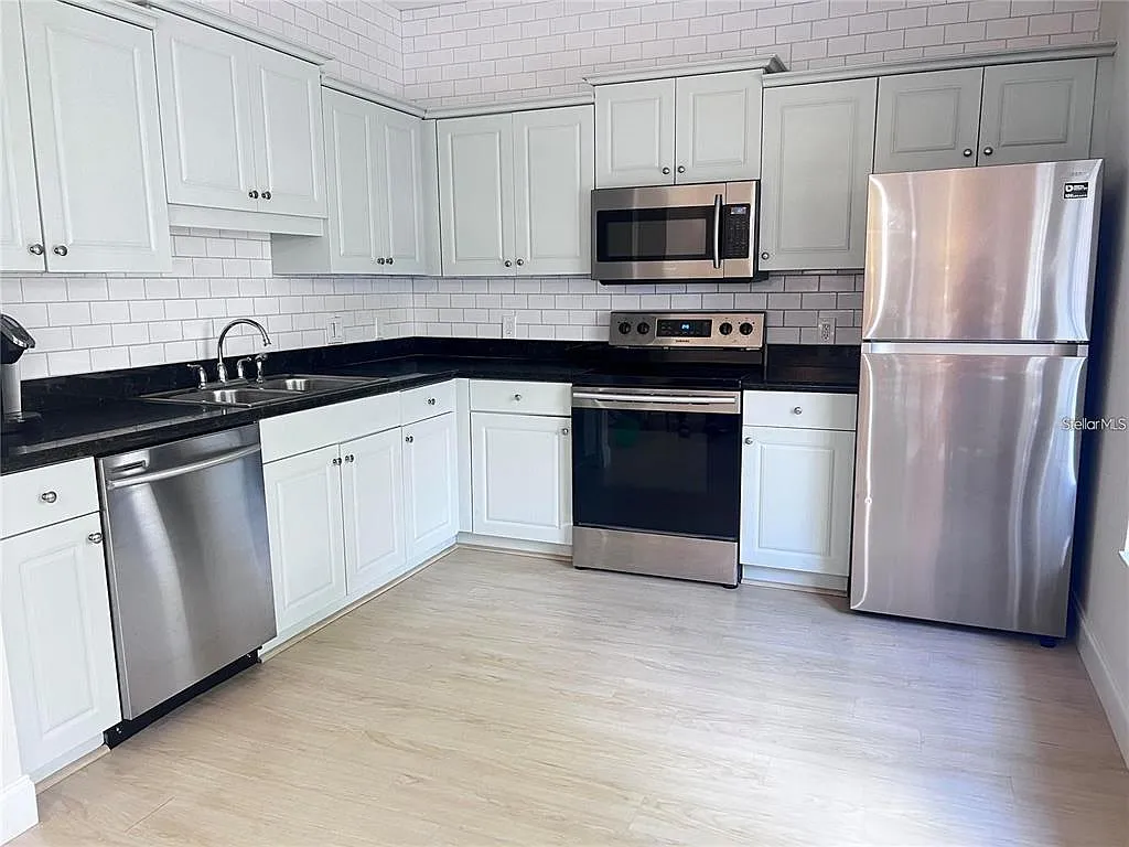 3 bed, 2.5 bath, 1282 sqft, $1,999 — Photo 4