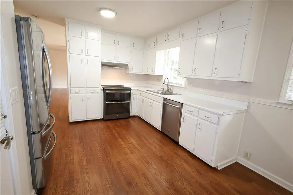 3 bed, 2.0 bath, 1820 sqft, $2,495 — Photo 4