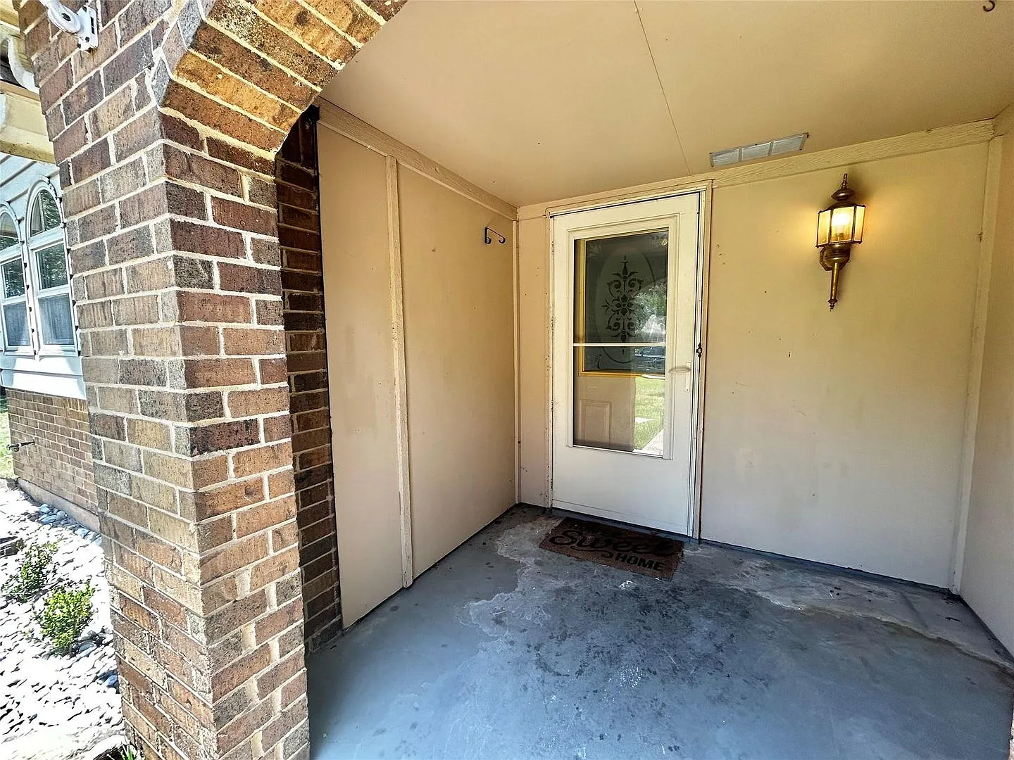 Birdville ISD Home with Bonus Room — Photo 4