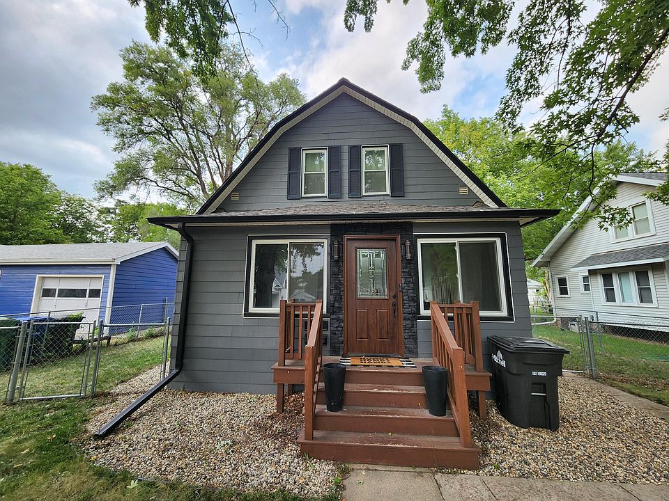 1st image of 920 E 4th Ave