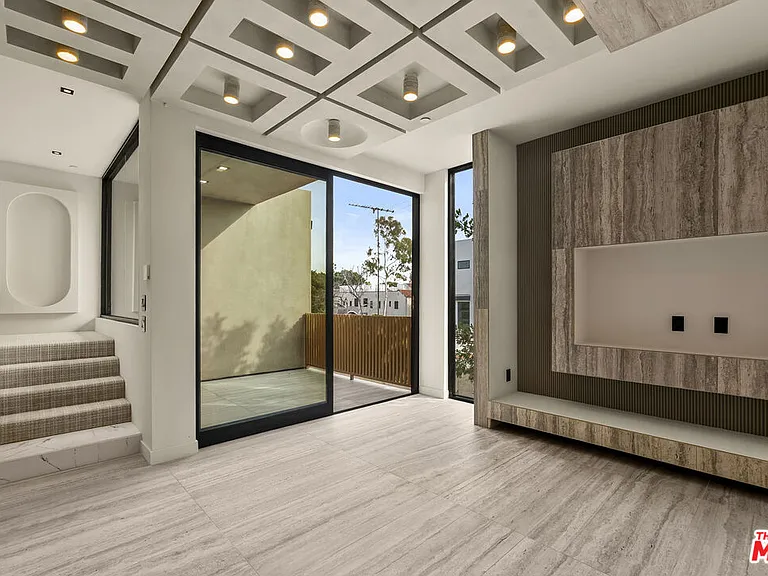 1021 N Ogden Dr #Penthouse 6 — Photo 27