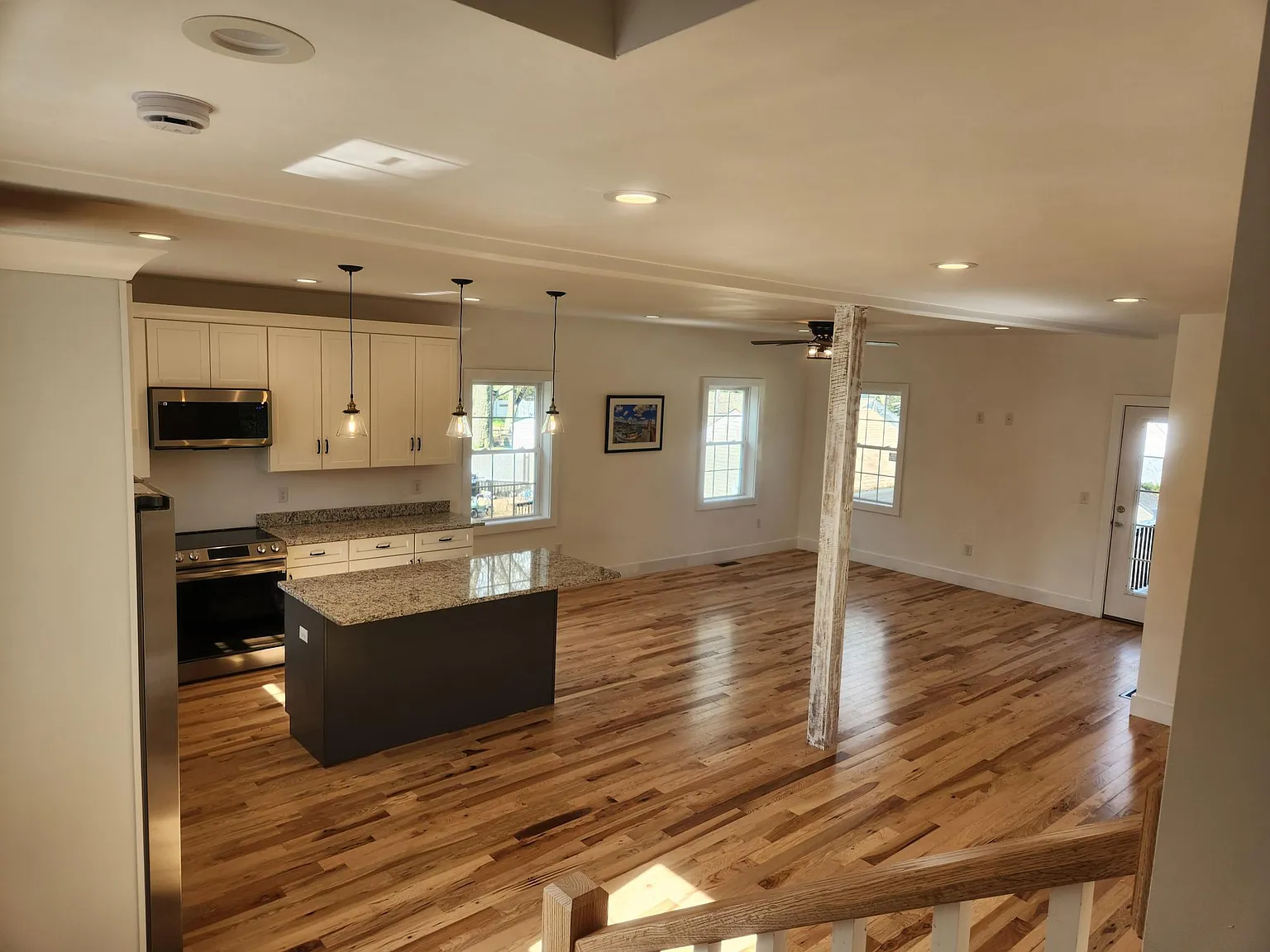 4 bed, 3.5 bath, 2204 sqft, $4,900 — Photo 3