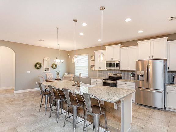 5th image of 214 River Vale Ln