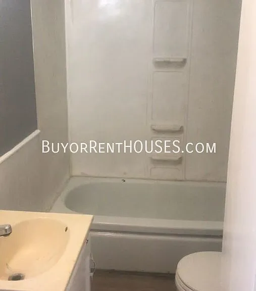 1707 E 27th St — Photo 5