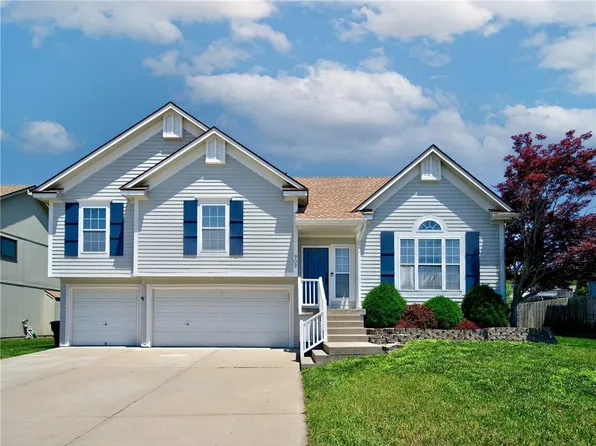 909 Wild Wood Dr, Pleasant Hill, MO 64080