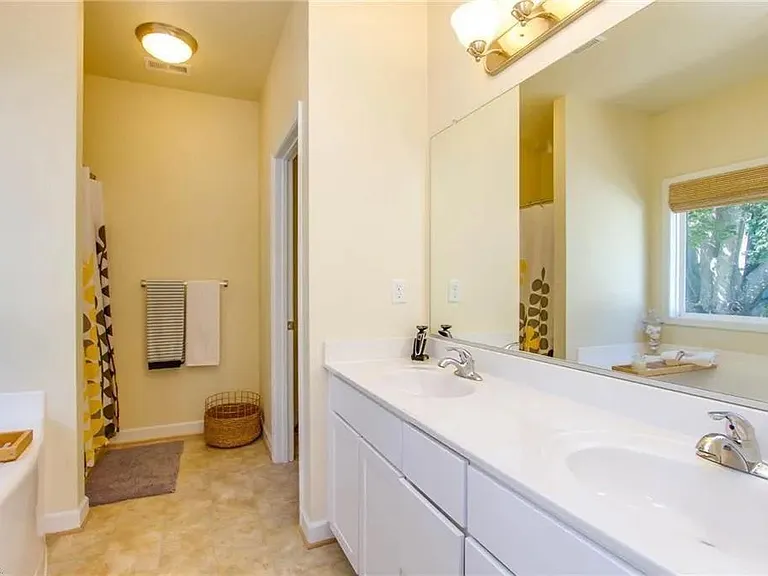 1012 Marble Walke Way — Photo 15