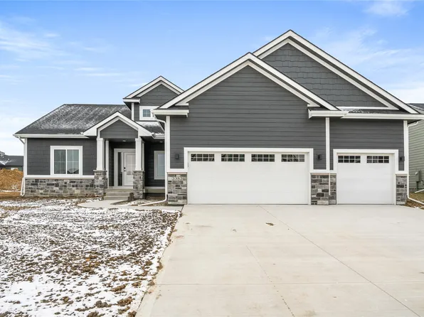 2352 Green Leaf Cir, Norwalk, IA 50211