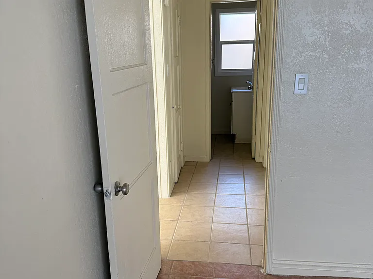 2253 S Cochran Ave — Photo 9