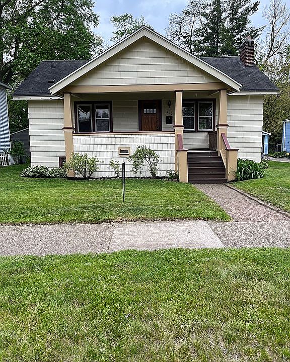 1st image of 422 E 6th St