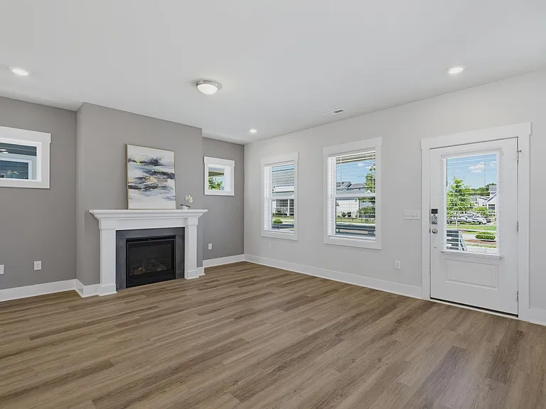 682 Vine Pkwy — Photo 3