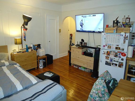 3rd image of 3216 Crescent St APT C3