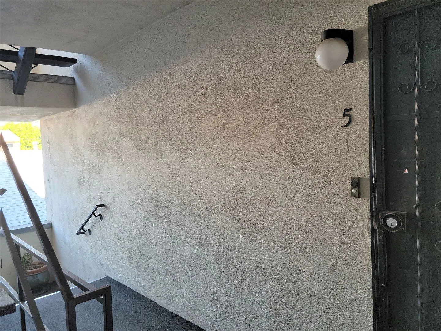 623 S. Grevillea Ave — Photo 4
