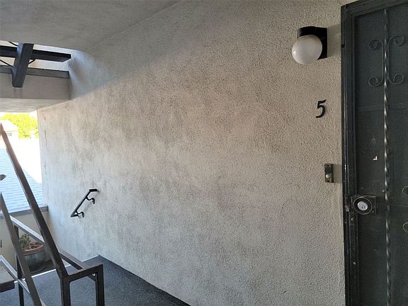 4th image of 623 S Grevillea Ave APT 5