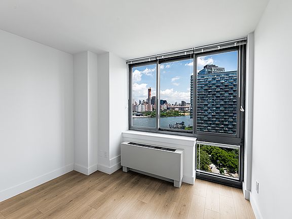 4th image of 4720 Center Blvd APT 1507
