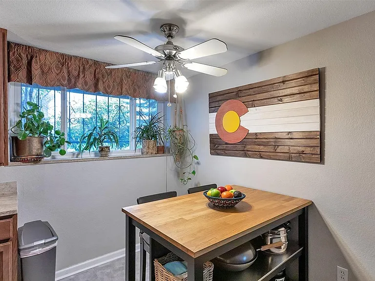 Dining area. Example prior furnishing. Please note that the Condo is unfurnished.