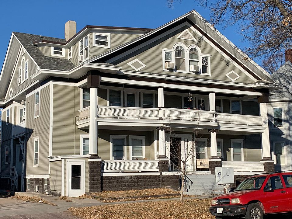 1st image of 821 Goodhue Blvd APT 1