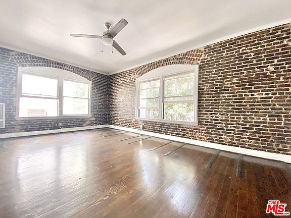 2nd image of 852 S Oxford Ave #511