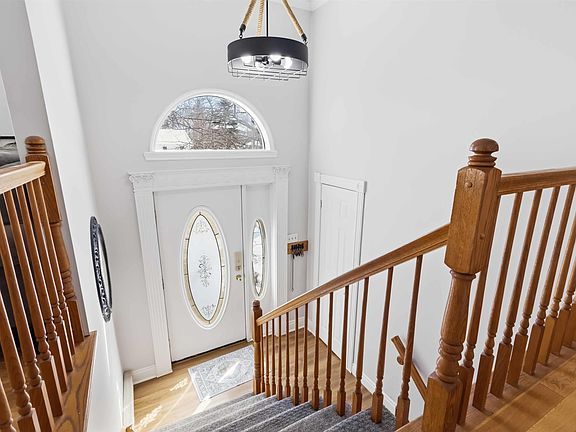 4th image of 6 Rothsay Ct