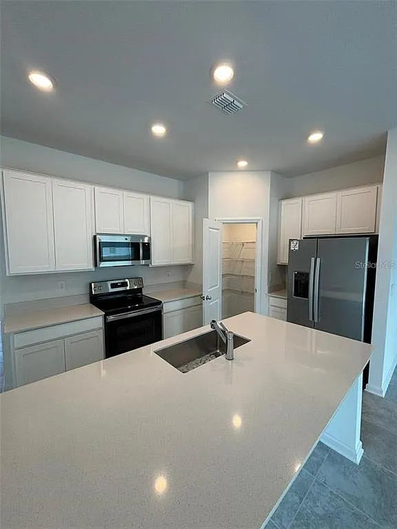 3 bed, 2.0 bath, 1560 sqft, $2,200 — Photo 3