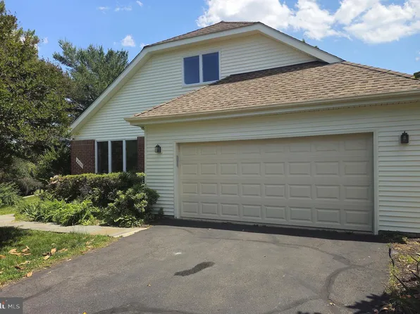 4507 Highland Green Ct, Alexandria, VA 22312