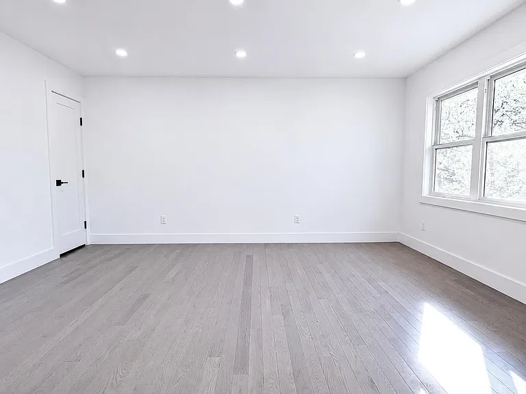 43 Yennicock Ave #2 — Photo 2