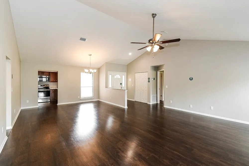 3 bed, 2.0 bath, 1334 sqft, $2,445 — Photo 3