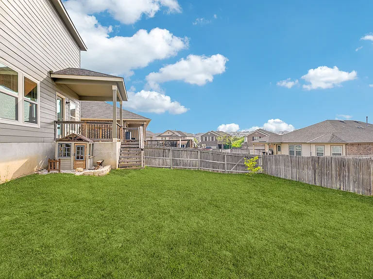 2427 Valencia Crst — Photo 25