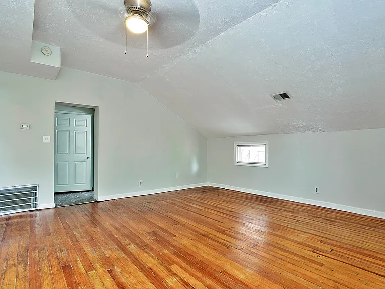 125 W 5th St #3 — Photo 5