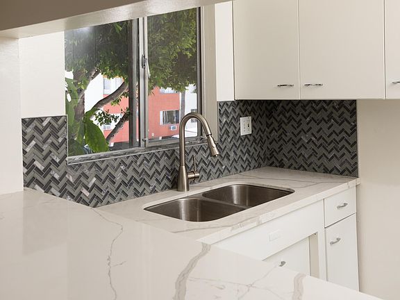 4th image of 951 N Curson Ave #8