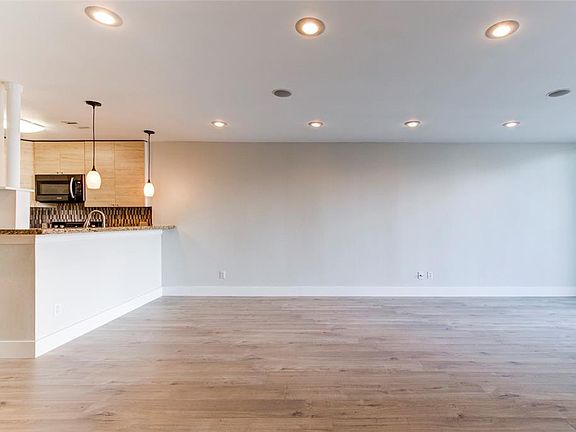 3rd image of 3600 Montrose Blvd Unit 503