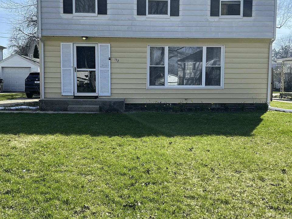 132 E Tasher St