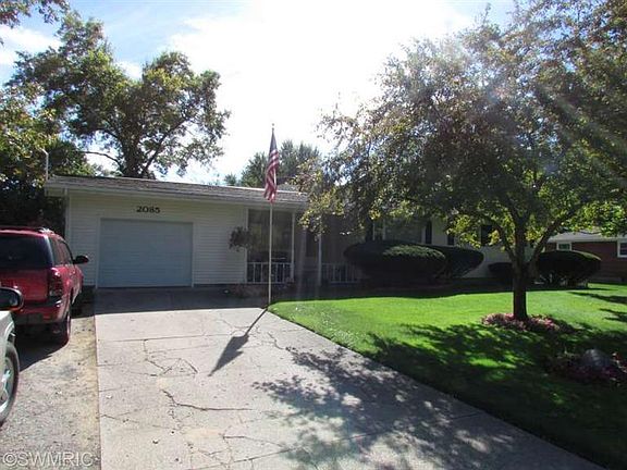3rd image of 2085 E Hile Rd