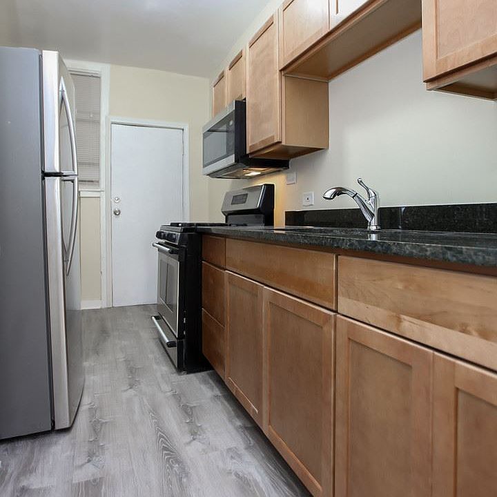1st image of 4238 S Michigan Ave #1W