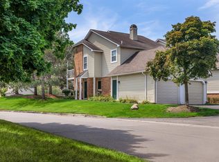 6755 Daly Rd, West Bloomfield, MI 48322