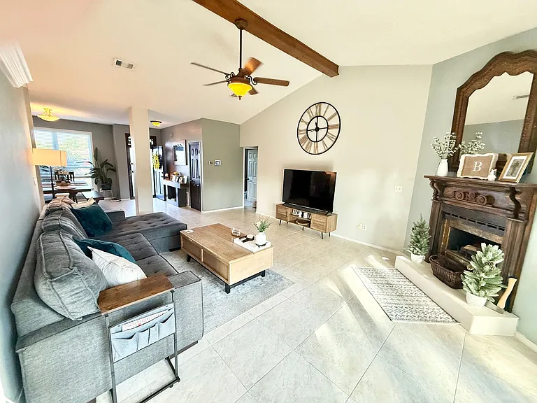 4457 Parkwood Sq — Photo 3