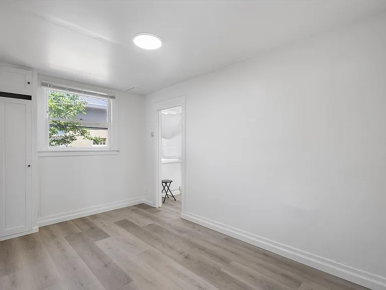 Lincoln Ave 2255 — Photo 10