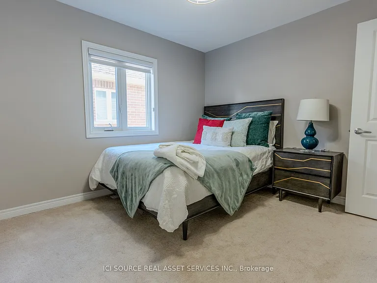 648 Lemay Grv — Photo 16