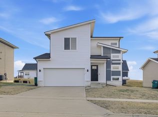 818 Kingfisher Dr, Norwalk, IA 50211