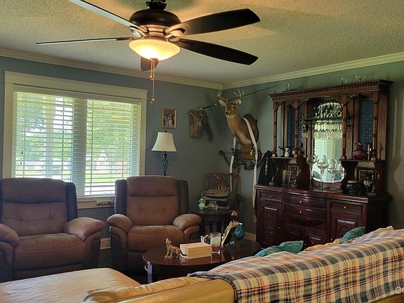 5th image of 1190 Park Cir