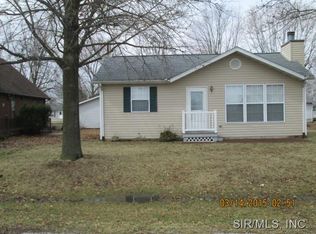 19 Edgewater Beach Dr, Carlyle, IL