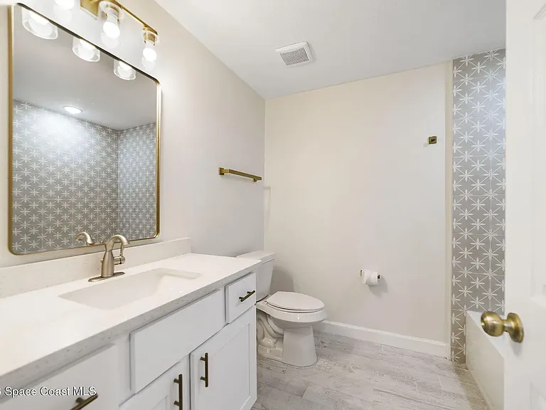 95 W Towne Pl — Photo 7