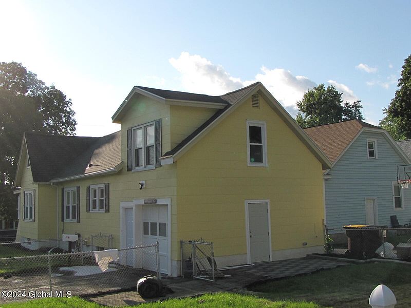 5th image of 243 Summit Avenue