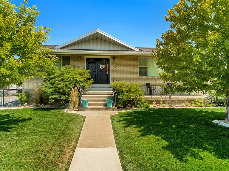 256 N 300 W — Photo 1