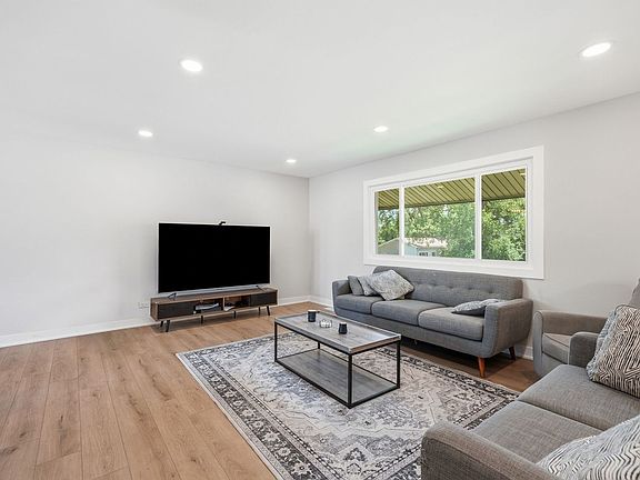 3rd image of 17800 Central Park Ave